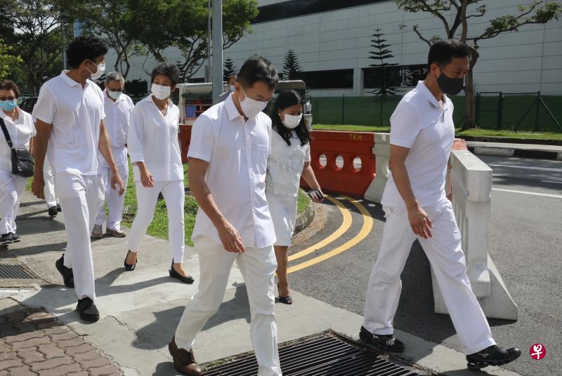 由教育部长王乙康(右一)领军的人民行动党三巴旺集选区团队昨天发表选区竞选广播。其他候选人包括佳馥梅(右二起)、林伟杰医生、傅丽珊和维凯。(档案照片) 由教育部长王乙康(右一)领军的人民行动党三巴旺集选区团队昨天发表选区竞选广播。其他候选人包括佳馥梅(右二起)、林伟杰医生、傅丽珊和维凯。(档案照片)