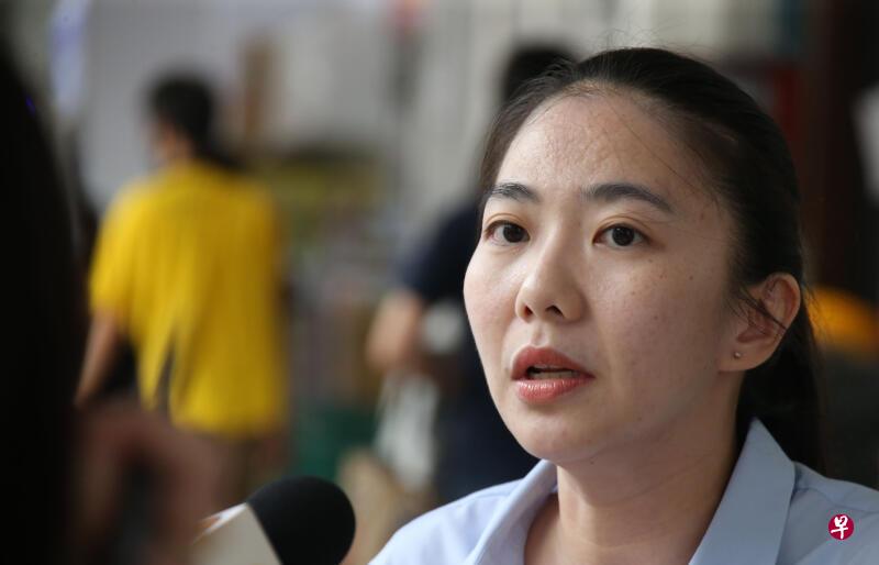 陈贞贞希望能以实质行动改善国人生活,包括应对停车场收费、公路安全和小学学额等榜鹅西区居民关注的问题。(邬福梁摄) 陈贞贞希望能以实质行动改善国人生活,包括应对停车场收费、公路安全和小学学额等榜鹅西区居民关注的问题。(邬福梁摄)