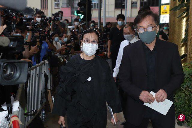 汪明荃和成龙出席丧礼。(互联网) 汪明荃和成龙出席丧礼。(互联网)