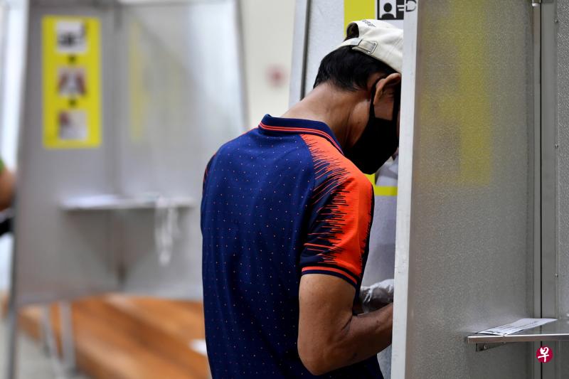 选举局将调查有关竞选代理教唆选民投给哪个政党的网络指控。(示意图/海峡时报) 选举局将调查有关竞选代理教唆选民投给哪个政党的网络指控。(示意图/海峡时报)