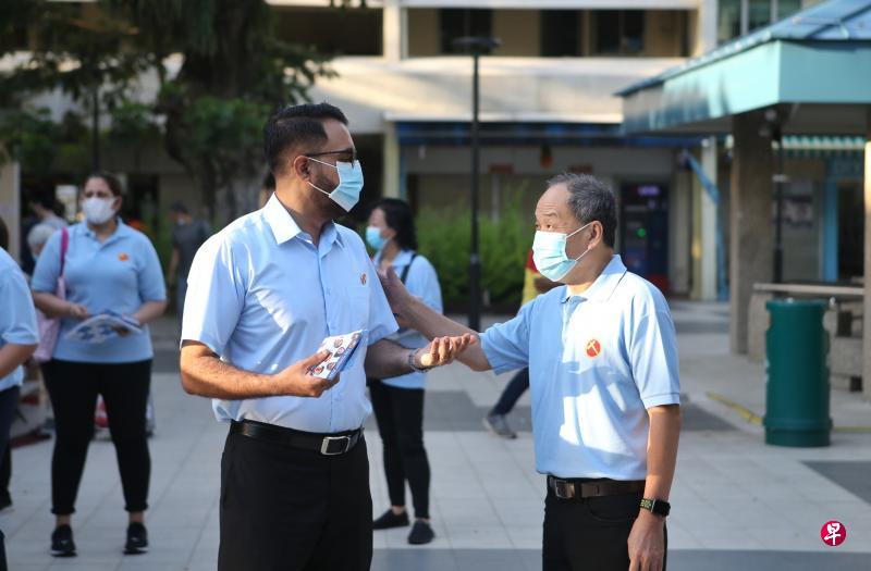 毕丹星（左）首次以秘书长身份率领工人党参加大选就取得佳绩，有政治观察家认为刘程强仍旧扮演举足轻重的角色。（档案照片）