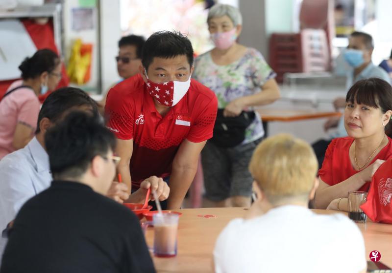 ▲以57.76%的得票率赢得马林百列集选区的原国会议长陈川仁,昨天早上9时到乌美一道组屋区谢票。(饶进礼摄) ▲以57.76%的得票率赢得马林百列集选区的原国会议长陈川仁,昨天早上9时到乌美一道组屋区谢票。(饶进礼摄)