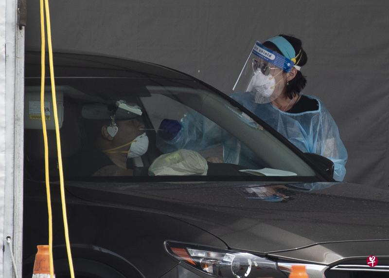 美国的冠病确诊病例和死亡病例均为全球最高。(法新社) 美国的冠病确诊病例和死亡病例均为全球最高。(法新社)