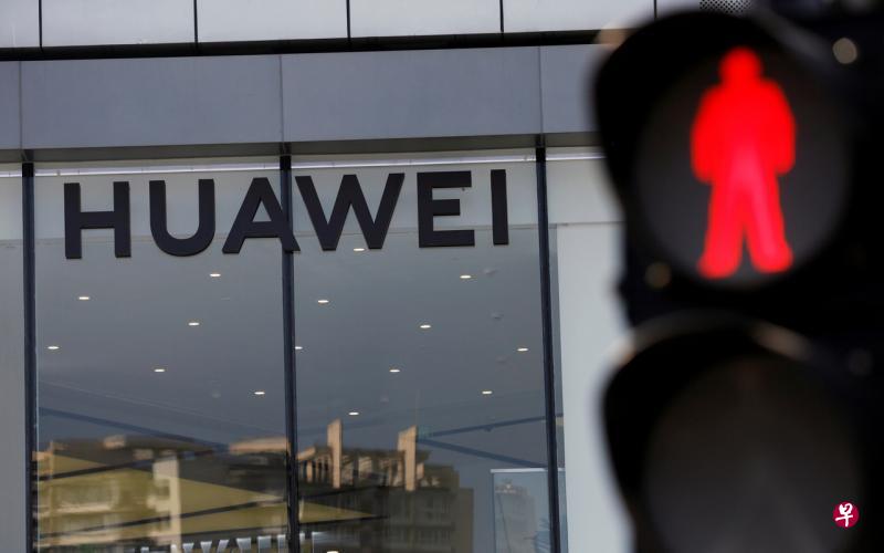 英国昨天宣布,将在2027年以前全面移除5G网络中的华为设备。(路透社档案照) 英国昨天宣布,将在2027年以前全面移除5G网络中的华为设备。(路透社档案照)