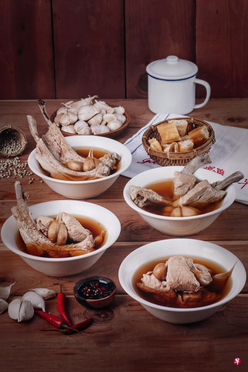 发起人肉骨茶公开求助,如果未来两个月内生意再不好转,该42年的老字号就要面临关闭。(餐馆提供) 发起人肉骨茶公开求助,如果未来两个月内生意再不好转,该42年的老字号就要面临关闭。(餐馆提供)