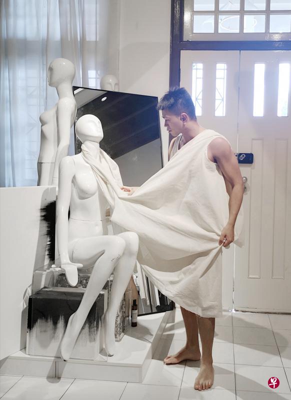 实践剧场邀请本地时装设计师陈书林带来《玩:皮》,展开穿搭下与身体的对话。(实践剧场提供) 实践剧场邀请本地时装设计师陈书林带来《玩:皮》,展开穿搭下与身体的对话。(实践剧场提供)