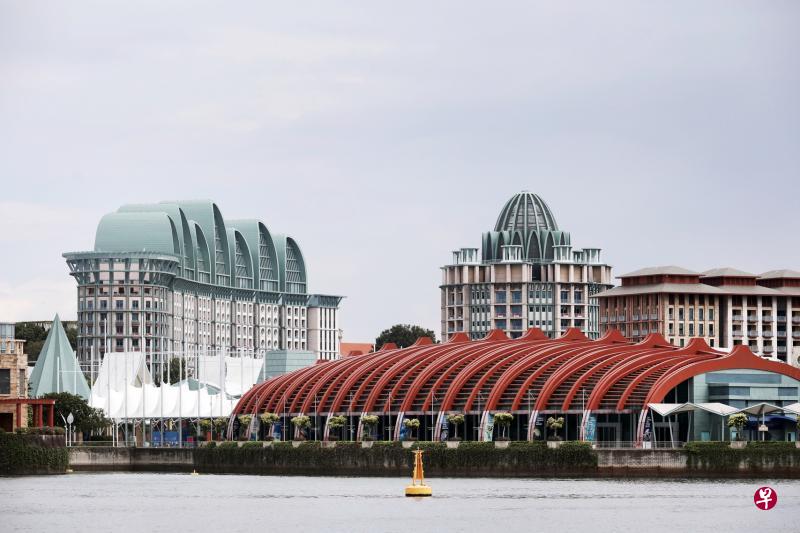 受冠病疫情重大冲击,圣淘沙名胜世界昨天宣布进行重组和转型,对被裁退的员工会提供公平赔偿条件,同时也与多个机构合作安排培训和就业援助。(陈斌勤摄) 受冠病疫情重大冲击,圣淘沙名胜世界昨天宣布进行重组和转型,对被裁退的员工会提供公平赔偿条件,同时也与多个机构合作安排培训和就业援助。(陈斌勤摄)