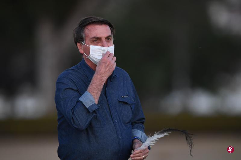 巴西总统博索纳罗昨天宣布,前天接受冠病检测,结果显示自己仍患有冠病。(法新社) 巴西总统博索纳罗昨天宣布,前天接受冠病检测,结果显示自己仍患有冠病。(法新社)