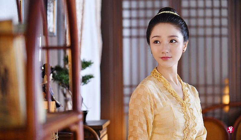 肖燕演出新版《小娘惹》,她在开拍前未看过原版,担心会不自觉模仿欧萱的表演。(互联网) 肖燕演出新版《小娘惹》,她在开拍前未看过原版,担心会不自觉模仿欧萱的表演。(互联网)
