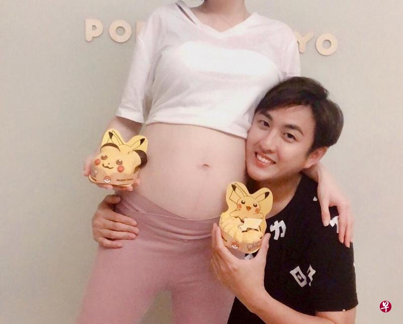 黄靖伦分享与孕妻的合照,但妻子只露孕肚未露脸。 黄靖伦分享与孕妻的合照,但妻子只露孕肚未露脸。