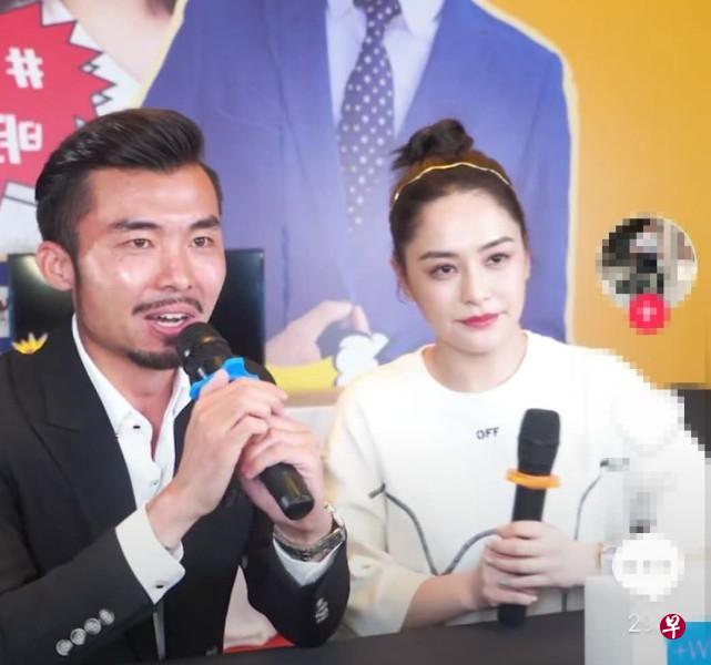 香港艺人阿娇（右）最近到上海和大陆网红拍档一起做直播售卖美容产品。（互联网） 