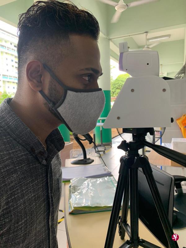 有了体温仪,能省下前台人员须为访客和员工测量体温的麻烦,腾出的时间可花在其他工作上。(瑞那拉耶拿教会提供) 有了体温仪,能省下前台人员须为访客和员工测量体温的麻烦,腾出的时间可花在其他工作上。(瑞那拉耶拿教会提供)