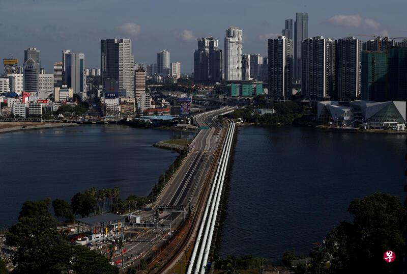 马来西亚国防部高级部长依斯迈沙比里宣布,今天起重新实施的强制集中隔离措施,也包括从新加坡入境的马国和新加坡公民。(路透社档案照) 马来西亚国防部高级部长依斯迈沙比里宣布,今天起重新实施的强制集中隔离措施,也包括从新加坡入境的马国和新加坡公民。(路透社档案照)