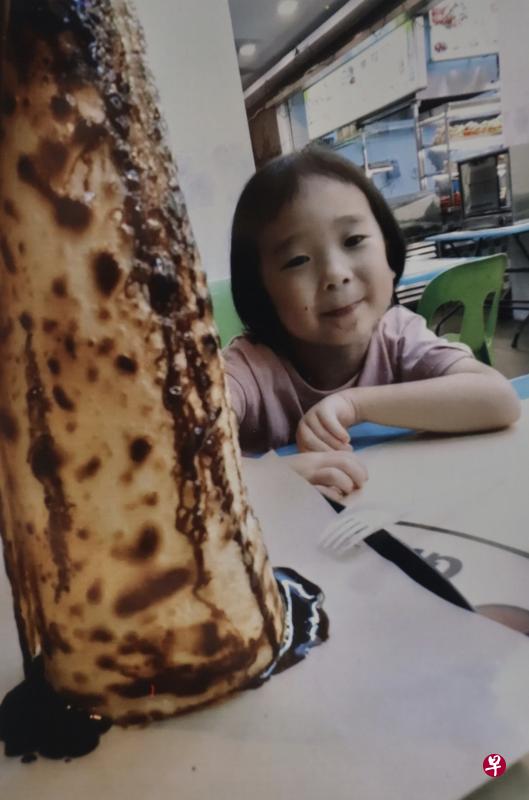 四岁女童江毓薇(译音)疑被生母和其男友杀害,然后藏在公寓内的冰箱,直到近三个月后才被烧尸。(受访者提供) 四岁女童江毓薇(译音)疑被生母和其男友杀害,然后藏在公寓内的冰箱,直到近三个月后才被烧尸。(受访者提供)