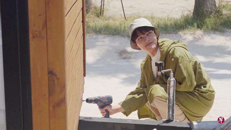 吕珍九拍摄《小屋漫游韩半岛》,带给观众安慰的同时,自己也感受到有疗愈作用。(tvN提供) 吕珍九拍摄《小屋漫游韩半岛》,带给观众安慰的同时,自己也感受到有疗愈作用。(tvN提供)