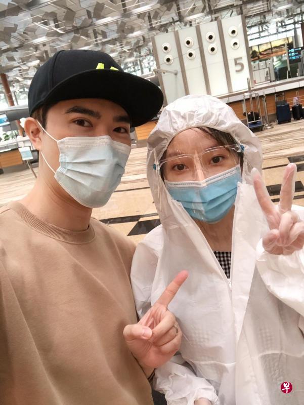 Gina(右)日前做足防疫措施飞回台湾待产,李腾原定8月底过去陪太太待产,同时在当地注册结婚。(互联网) Gina(右)日前做足防疫措施飞回台湾待产,李腾原定8月底过去陪太太待产,同时在当地注册结婚。(互联网)