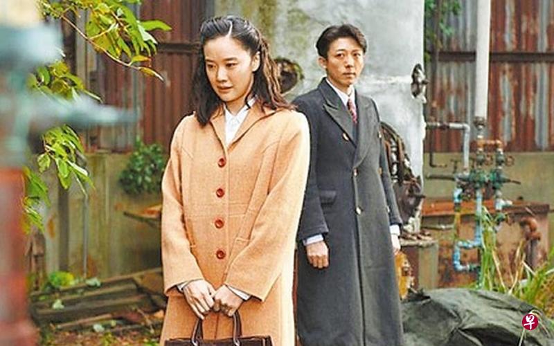 高桥一生(右)与苍井优主演的《间谍之妻》是两人第三度合作。(互联网) 高桥一生(右)与苍井优主演的《间谍之妻》是两人第三度合作。(互联网)