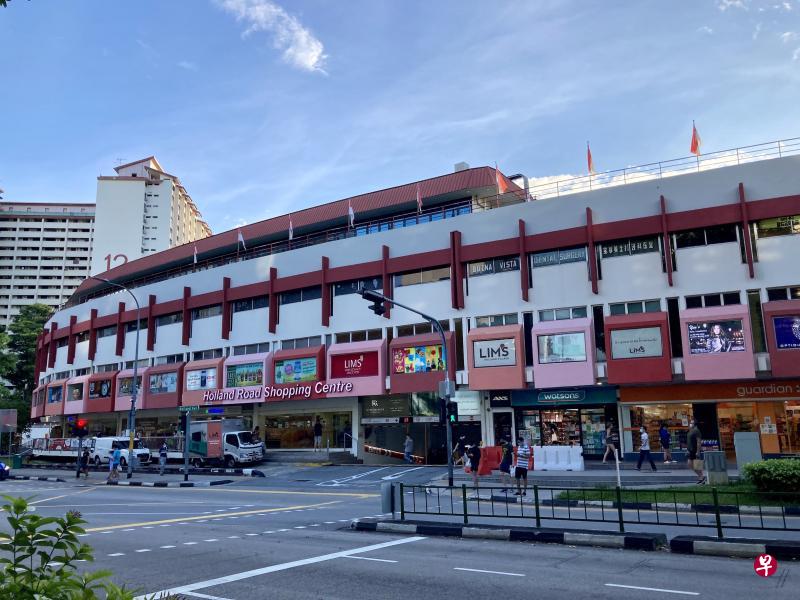 荷兰村购物中心内有许多特色小店,整栋建筑呈弧线,相当别致。 荷兰村购物中心内有许多特色小店,整栋建筑呈弧线,相当别致。