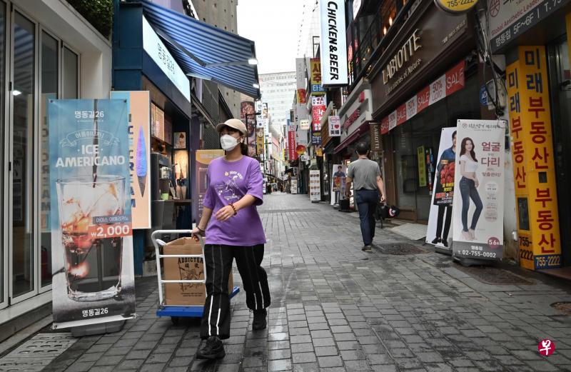 韩国国务总理丁世均说,近期有不少外国人再入境时虚报居家隔离地址,严重阻碍防疫工作。(法新社) 韩国国务总理丁世均说,近期有不少外国人再入境时虚报居家隔离地址,严重阻碍防疫工作。(法新社)