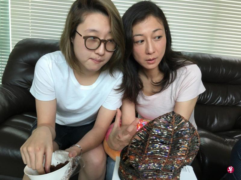 吴绮莉和吴卓林这对母女,与成龙的话题永不落幕。(互联网) 吴绮莉和吴卓林这对母女,与成龙的话题永不落幕。(互联网)