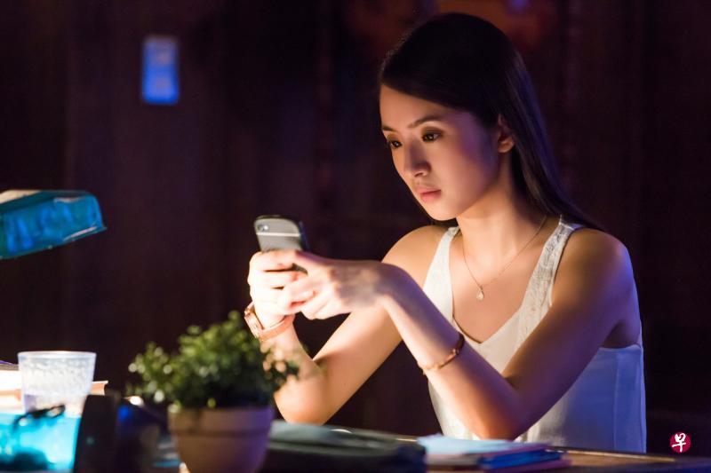 林依晨扮演年轻角色无违和感，但她坦言容貌限制了戏路。