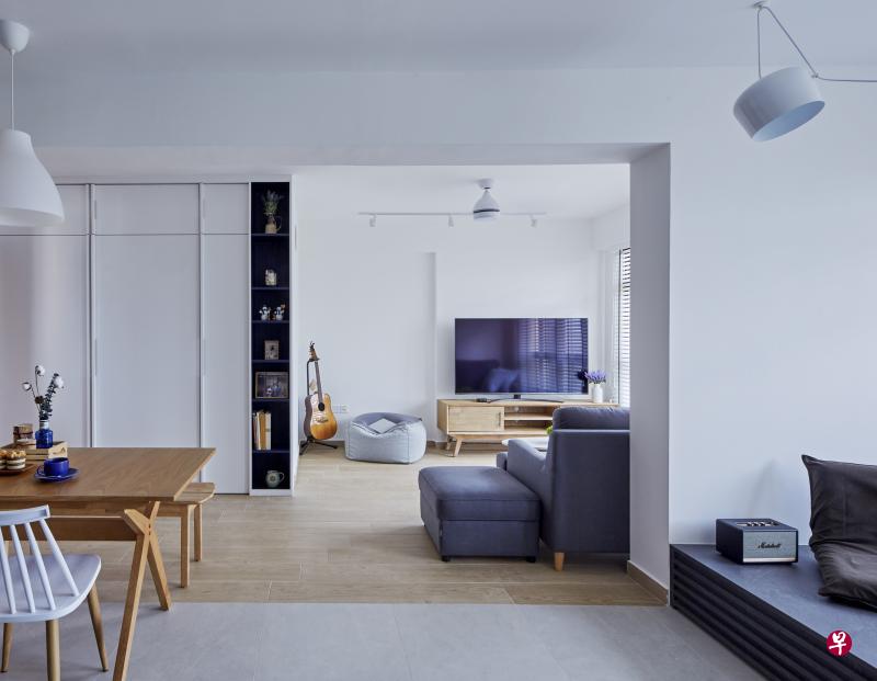 起居室的榻榻米(右下角)其实是地面抽屉。 起居室的榻榻米(右下角)其实是地面抽屉。