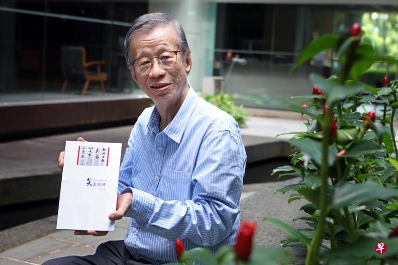 郑文辉当报人40多年,亲身经历及见证了本地华文报业一连串改变历史进程的时代风云事件。(严宣融摄)() 郑文辉当报人40多年,亲身经历及见证了本地华文报业一连串改变历史进程的时代风云事件。(严宣融摄)()