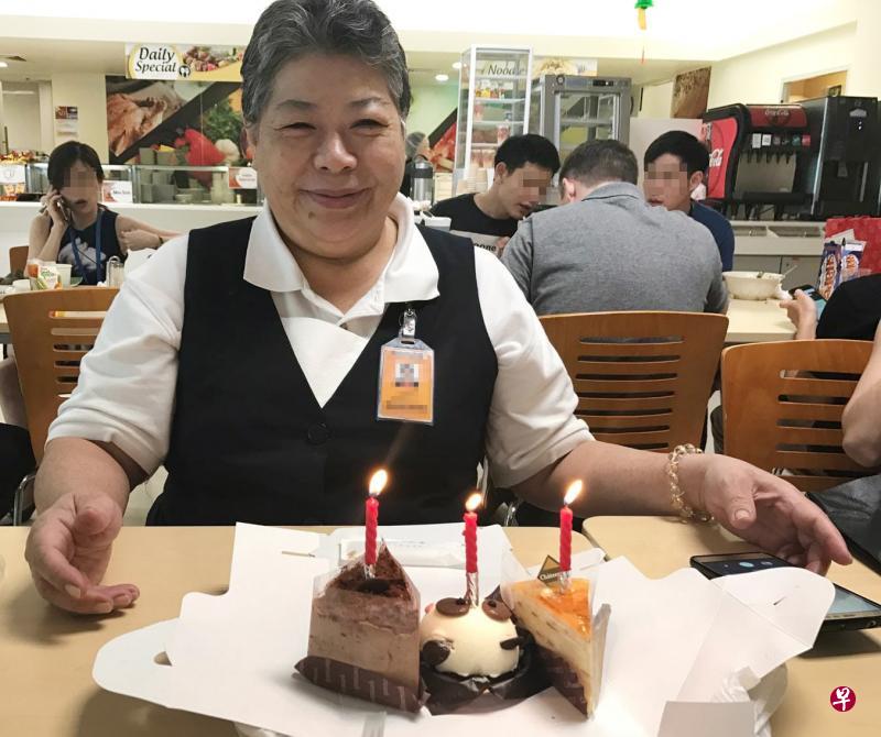 何美竹原本是清洁主管,三年前动完手术后体重减少了20公斤,令她笑言“轻松不少”。照片摄于手术前。(受访者提供) 何美竹原本是清洁主管,三年前动完手术后体重减少了20公斤,令她笑言“轻松不少”。照片摄于手术前。(受访者提供)
