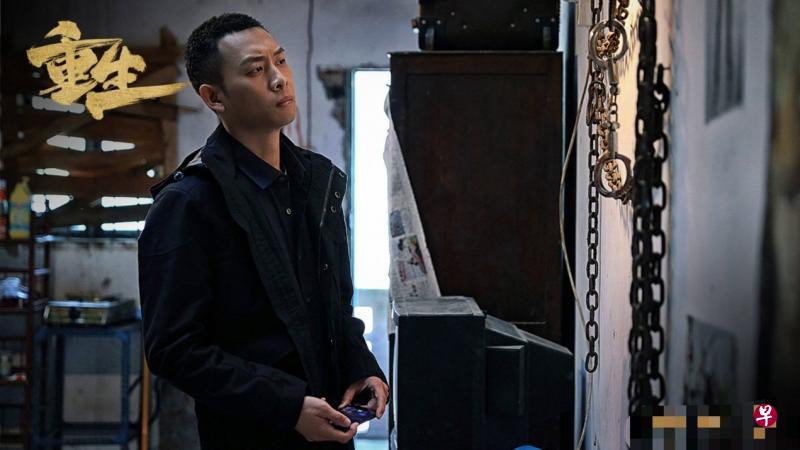 张译一觉醒来,忘了自己是好警还是黑警。(互联网) 张译一觉醒来,忘了自己是好警还是黑警。(互联网)