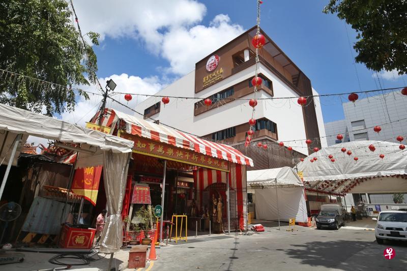 一些宗教场所获准试行放宽人数限制,不过信众众多的韭菜芭城隍庙等道教庙宇都不在名单上,新加坡道教协会会长李至旺代表本地道教群体致函当局,恳请允许至少一座道教庙宇加入这项试行计划。(档案照片) 一些宗教场所获准试行放宽人数限制,不过信众众多的韭菜芭城隍庙等道教庙宇都不在名单上,新加坡道教协会会长李至旺代表本地道教群体致函当局,恳请允许至少一座道教庙宇加入这项试行计划。(档案照片)