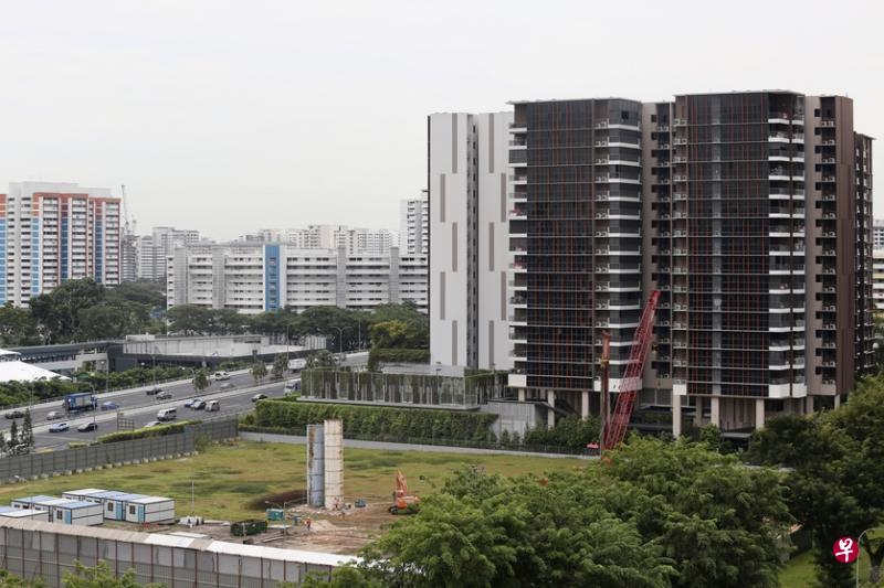 盛世名园(图中褐色建筑)毗邻的地段预料在今年迎来另一个新私宅项目Penrose,为沈氏通道一带注入更多活力。(陈斌勤摄) 盛世名园(图中褐色建筑)毗邻的地段预料在今年迎来另一个新私宅项目Penrose,为沈氏通道一带注入更多活力。(陈斌勤摄)