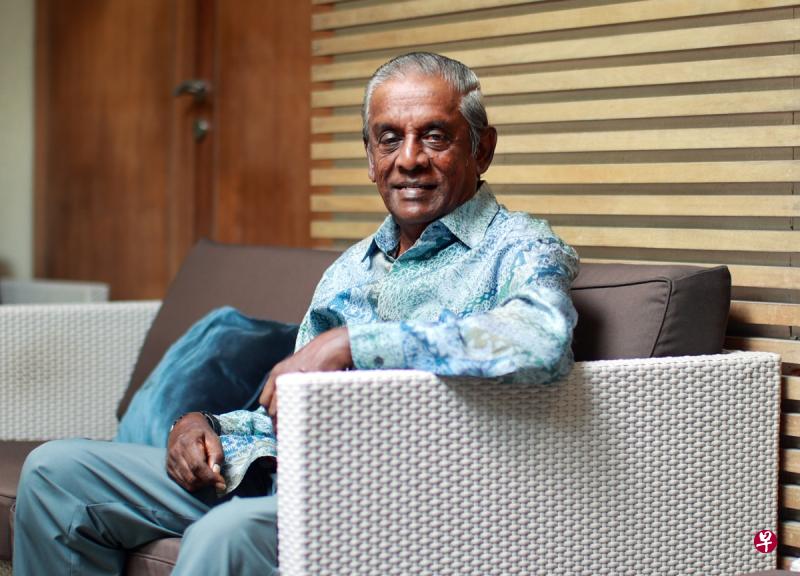 前副总理贾古玛教授,获颁表彰民职工作人员卓越贡献的淡马锡勋章(最高荣誉),他是今年国庆奖章名单中排在榜首的受封者。(林泽锐摄) 前副总理贾古玛教授,获颁表彰民职工作人员卓越贡献的淡马锡勋章(最高荣誉),他是今年国庆奖章名单中排在榜首的受封者。(林泽锐摄)