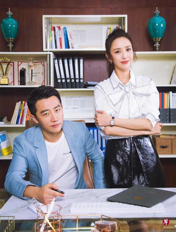 黄轩(左)和佟丽娅主演以公关行业为主题的《完美关系》。 黄轩(左)和佟丽娅主演以公关行业为主题的《完美关系》。