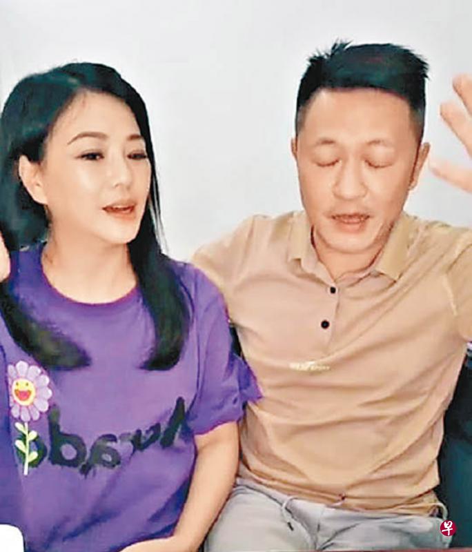 苏志威(左图右)忆述当年拍“La La Means l Love You”唱片封套(右图)时被强光灼伤眼角膜,结果瞎了几天。(互联网) 苏志威(左图右)忆述当年拍“La La Means l Love You”唱片封套(右图)时被强光灼伤眼角膜,结果瞎了几天。(互联网)