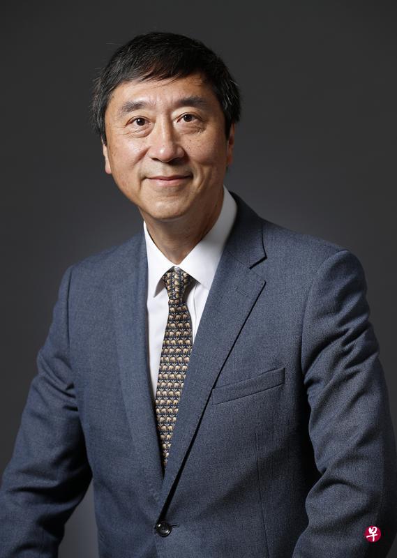 香港著名胃肠病学家沈祖尧教授曾在2010年至2017年出任香港中文大学第七任校长,因在沙斯前线抗疫而被《时代》周刊誉为“亚洲英雄”。(南洋理工大学提供) 香港著名胃肠病学家沈祖尧教授曾在2010年至2017年出任香港中文大学第七任校长,因在沙斯前线抗疫而被《时代》周刊誉为“亚洲英雄”。(南洋理工大学提供)