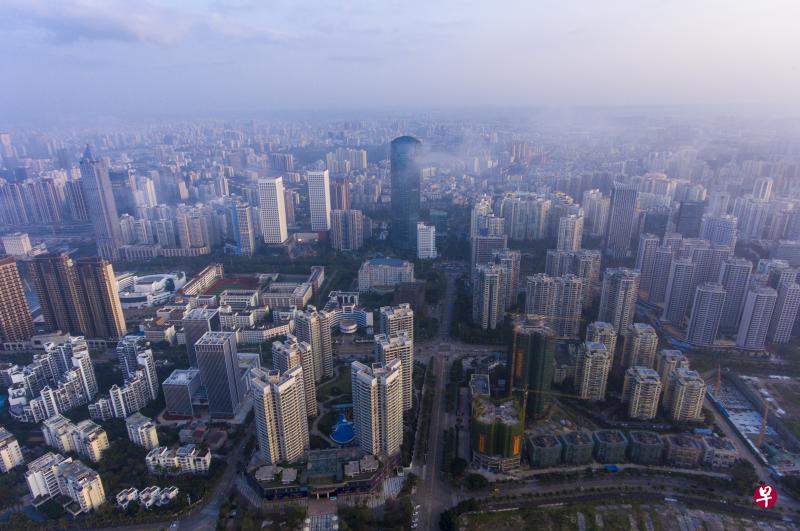 《海南自由贸易港总体方案》明确海南“加强与东南亚国家交流合作,促进与粤港澳大湾区联动发展”。图为海南省会海口。(中新社) 《海南自由贸易港总体方案》明确海南“加强与东南亚国家交流合作,促进与粤港澳大湾区联动发展”。图为海南省会海口。(中新社)