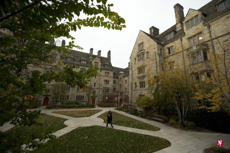 美国司法部对耶鲁大学进行了两年多的调查后宣布,耶鲁大学在大学录取很多环节非法使用种族因素,已造成对亚裔和白人申请人的歧视。(法新社) 美国司法部对耶鲁大学进行了两年多的调查后宣布,耶鲁大学在大学录取很多环节非法使用种族因素,已造成对亚裔和白人申请人的歧视。(法新社)