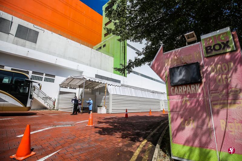 Big Box商场的社区护理设施可容纳2900名病患,由国立大学医学组织(NUHS)在本地医疗运营商新康集团协助下,为这个设施提供医疗服务。(梁伟康摄) Big Box商场的社区护理设施可容纳2900名病患,由国立大学医学组织(NUHS)在本地医疗运营商新康集团协助下,为这个设施提供医疗服务。(梁伟康摄)