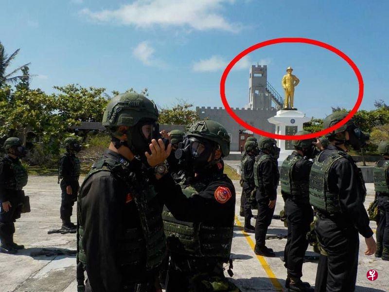 由台湾海巡署驻守的东沙岛上,在集合场上原有一座金色的蒋介石铜像。(台湾海巡署照片) 由台湾海巡署驻守的东沙岛上,在集合场上原有一座金色的蒋介石铜像。(台湾海巡署照片)