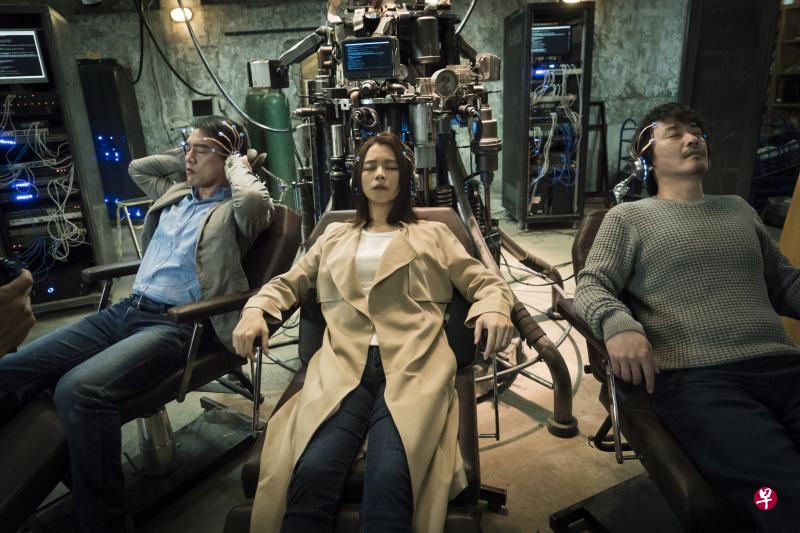 王耀庆(左起)、徐若瑄和王识贤参演HBO Asia首部科幻原创剧《猎梦特工》。(平台提供) 王耀庆(左起)、徐若瑄和王识贤参演HBO Asia首部科幻原创剧《猎梦特工》。(平台提供)