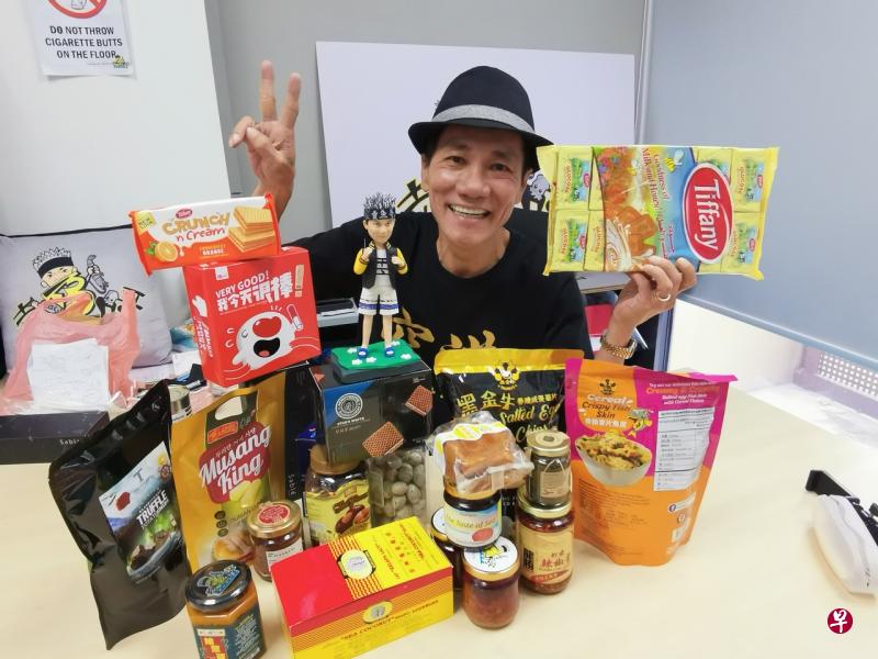 王雷刚成立包送货到家的“卖鱼哥网购台”,目标是卖200种商品,分成不同部门。(温伟中摄) 王雷刚成立包送货到家的“卖鱼哥网购台”,目标是卖200种商品,分成不同部门。(温伟中摄)