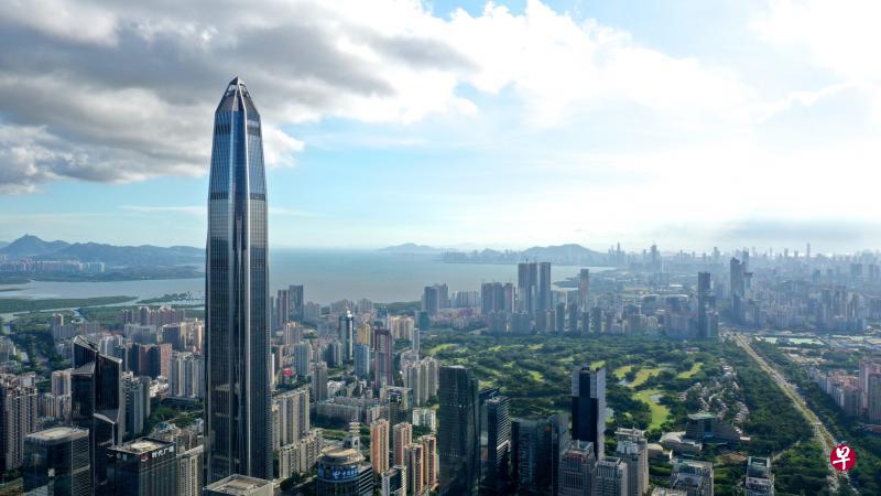 深圳本月上旬出台了行动方案,罕有地提出打造全球金融科技中心和全球可持续金融中心,显示中央允许深圳做大金融业,以分担香港作为国际金融中心的角色。图为深圳福田中央商务区。(中新社) 深圳本月上旬出台了行动方案,罕有地提出打造全球金融科技中心和全球可持续金融中心,显示中央允许深圳做大金融业,以分担香港作为国际金融中心的角色。图为深圳福田中央商务区。(中新社)