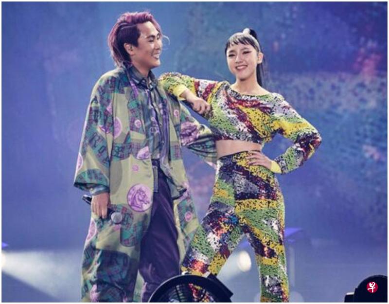 王仁甫与女儿乐乐带来一场BTS“热舞Battle”秀。(互联网) 王仁甫与女儿乐乐带来一场BTS“热舞Battle”秀。(互联网)