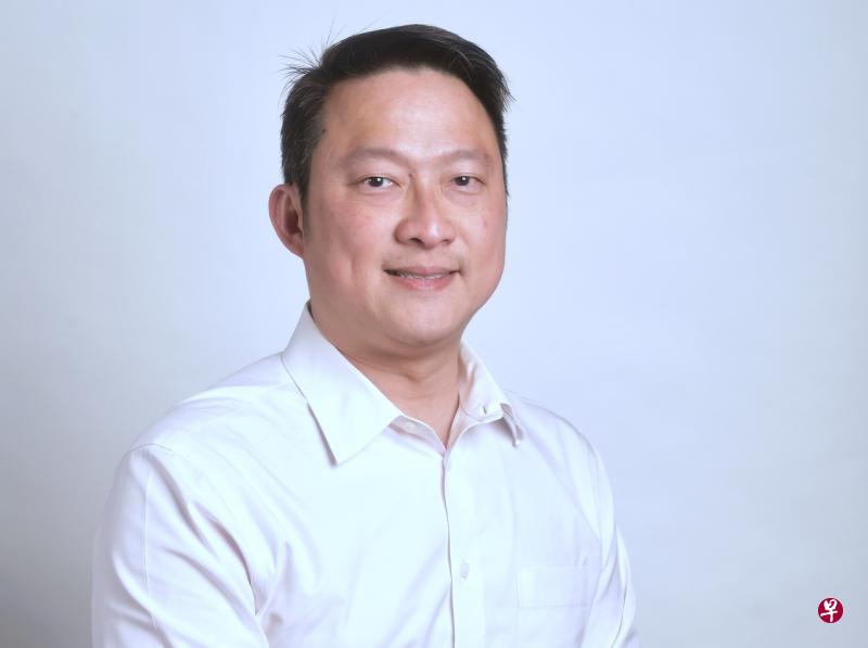 从政前的蓝彬明医生到私人眼科界发展之前,曾在竹脚妇幼医院当小儿眼科医生。(档案照片) 从政前的蓝彬明医生到私人眼科界发展之前,曾在竹脚妇幼医院当小儿眼科医生。(档案照片)