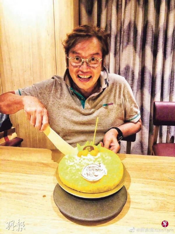 谭咏麟70岁生日，在微博贴了2次切蛋糕照片。（互联网）