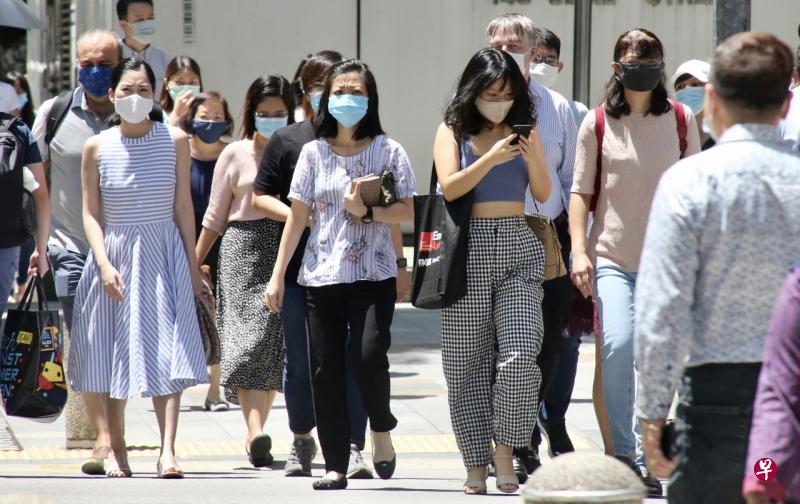人力部计划进一步调整外籍工人政策，其中包括提高S准证和就业准证的薪金门槛。（档案照片） 