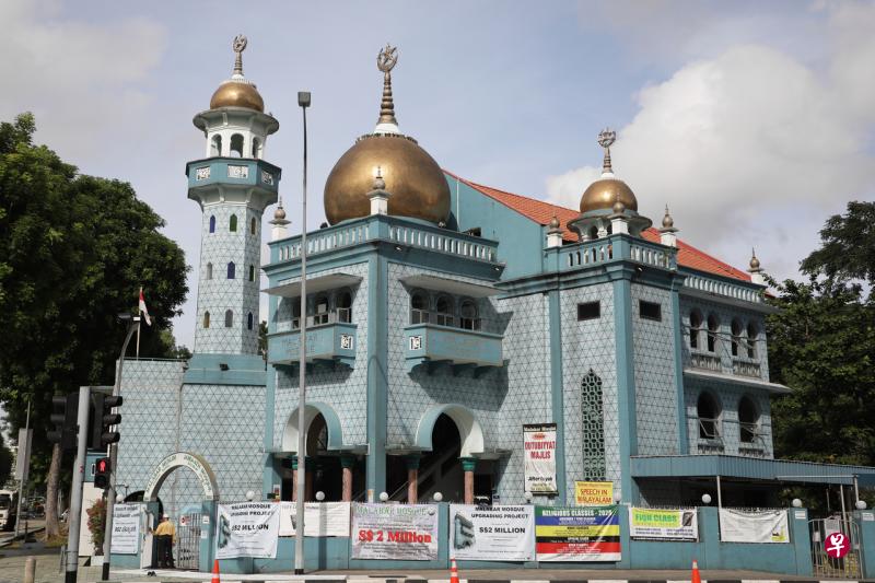 由我国第一任总统尤索夫伊萨开幕的马拉巴回教堂耗资587万元修建新附楼和进行翻新工程,预计2022年第一季度完工。(李健玮摄) 由我国第一任总统尤索夫伊萨开幕的马拉巴回教堂耗资587万元修建新附楼和进行翻新工程,预计2022年第一季度完工。(李健玮摄)