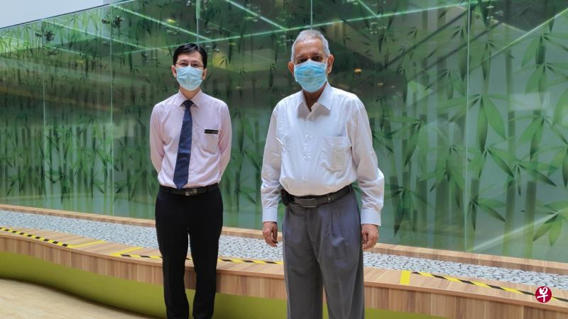 新加坡国家心脏中心心内科高级顾问医生兼心衰计划主任沈庆龙助理教授(左)是雷金纳德的医生。雷金纳德体重62公斤,身体质量指数22.8,在健康范围内,但他还是属于亚洲“柠檬体型”的心衰病患。(新加坡国家心脏中心提供) 新加坡国家心脏中心心内科高级顾问医生兼心衰计划主任沈庆龙助理教授(左)是雷金纳德的医生。雷金纳德体重62公斤,身体质量指数22.8,在健康范围内,但他还是属于亚洲“柠檬体型”的心衰病患。(新加坡国家心脏中心提供)