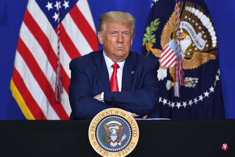 特朗普驳斥有关他去年11月因为小中风而进医院的传闻为“假新闻”。(法新社) 特朗普驳斥有关他去年11月因为小中风而进医院的传闻为“假新闻”。(法新社)