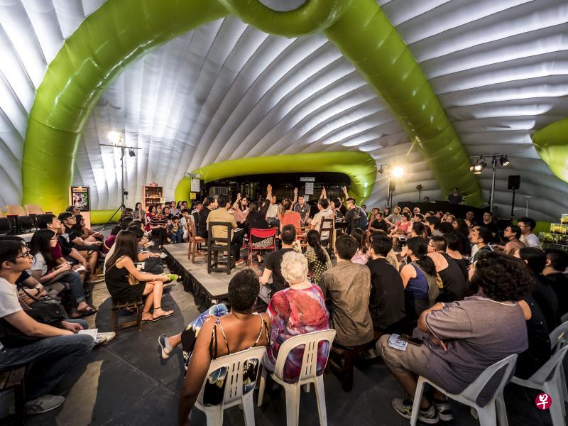 参与式剧场《一堂课》今年线上登场,图为2017年的现场演出画面。(主办方提供) 参与式剧场《一堂课》今年线上登场,图为2017年的现场演出画面。(主办方提供)